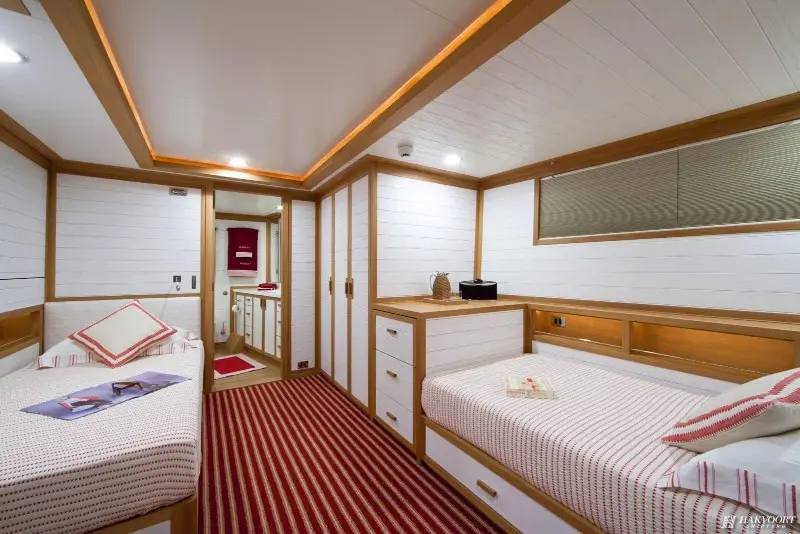 Hendriks – Dekker yacht upholstery