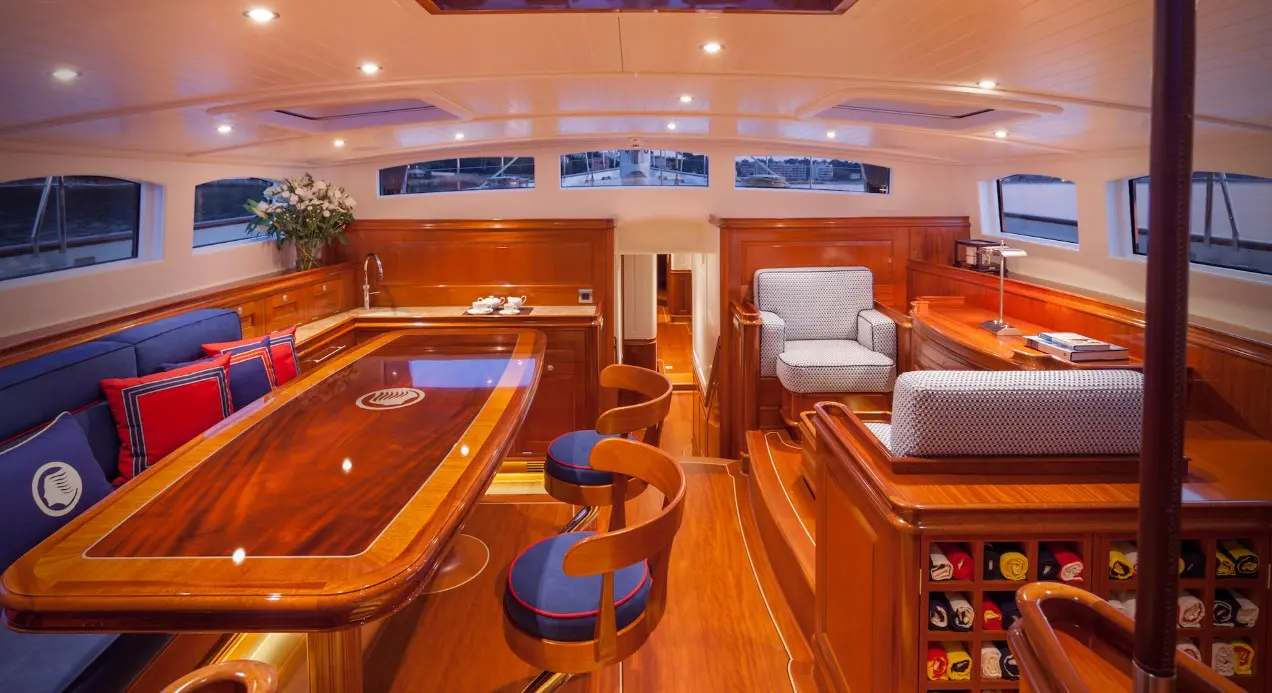 Hendriks – Dekker yacht upholstery